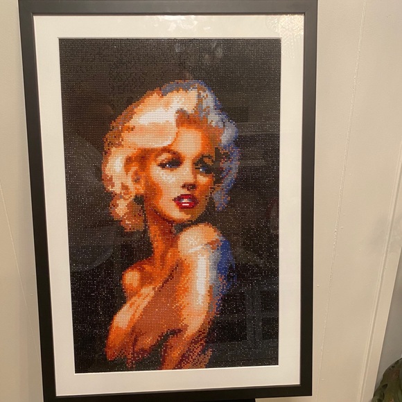 Stunning Marilyn diamond painting - Picture 2 of 9